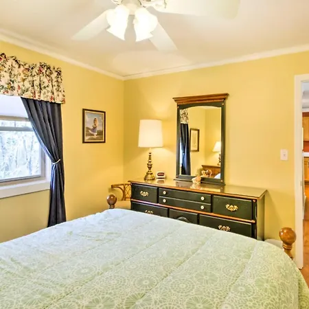 Damascus Apt With Views, Walk To Shops And Parks!